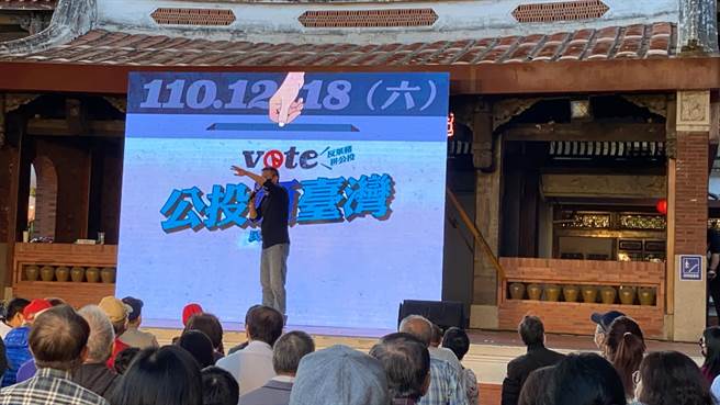 國民黨「公投顧台灣、民主拚未來」活動全國展開巡迴宣講，首場活動14日下午三點在台中展開。（馮惠宜攝）