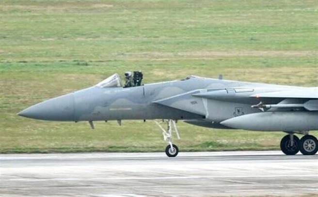 2014年发生的嘉手纳基地F-15C座舱飞脱事件。(图/美联社)