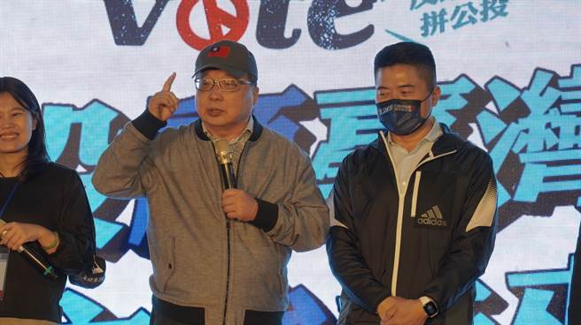 前台中市长胡志强出席国民党「公投顾台湾、民主拚未来」活动全国展开巡迴宣讲。（国民党提供／冯惠宜台中传真）