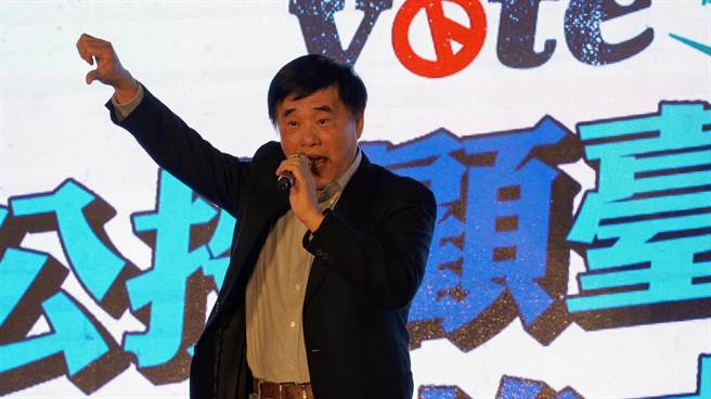 前台北市長郝龍斌罵蔡政府只會騙騙騙。（國民黨提供／馮惠宜台中傳真）
