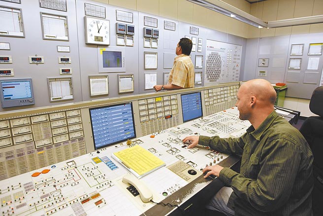 德國核電廠內部控制室圖╱路透