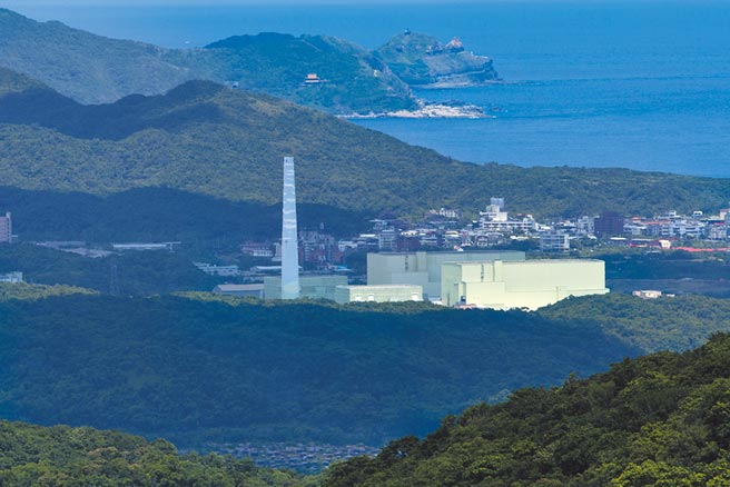 位于新北市贡寮区的台电龙门核能发电厂（核四厂）。（本报资料照片）