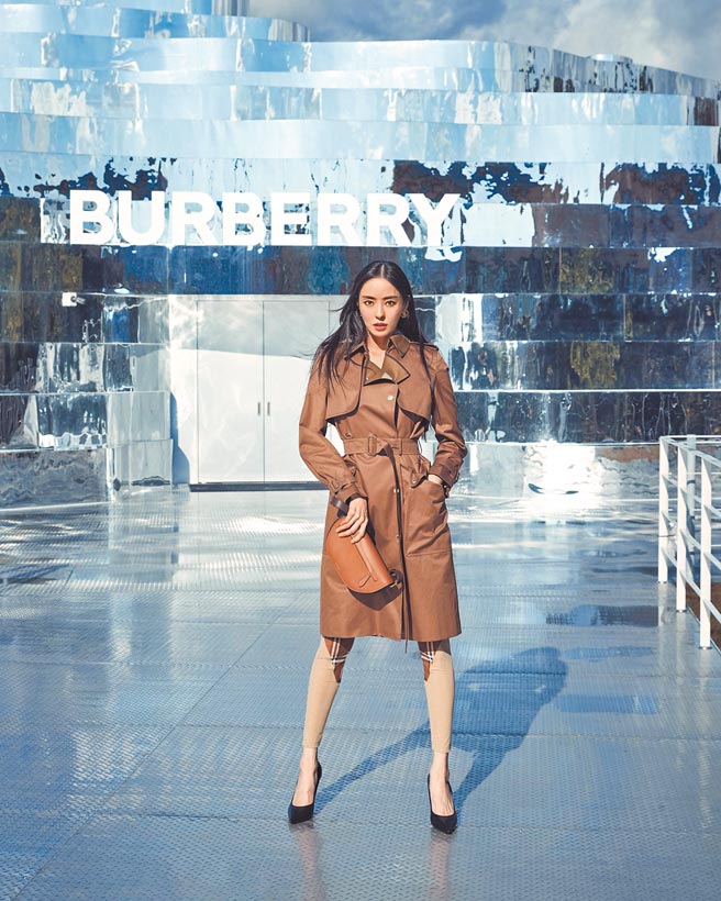 藝人李多熙出席BURBERRY韓國濟州島寰宇博境快閃店。（BURBERRY提供）