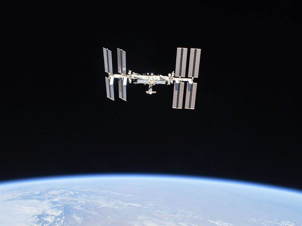 国际太空站是目前在地球轨道上最大的人工建筑物。图/NASA(photo:ChinaTimes)