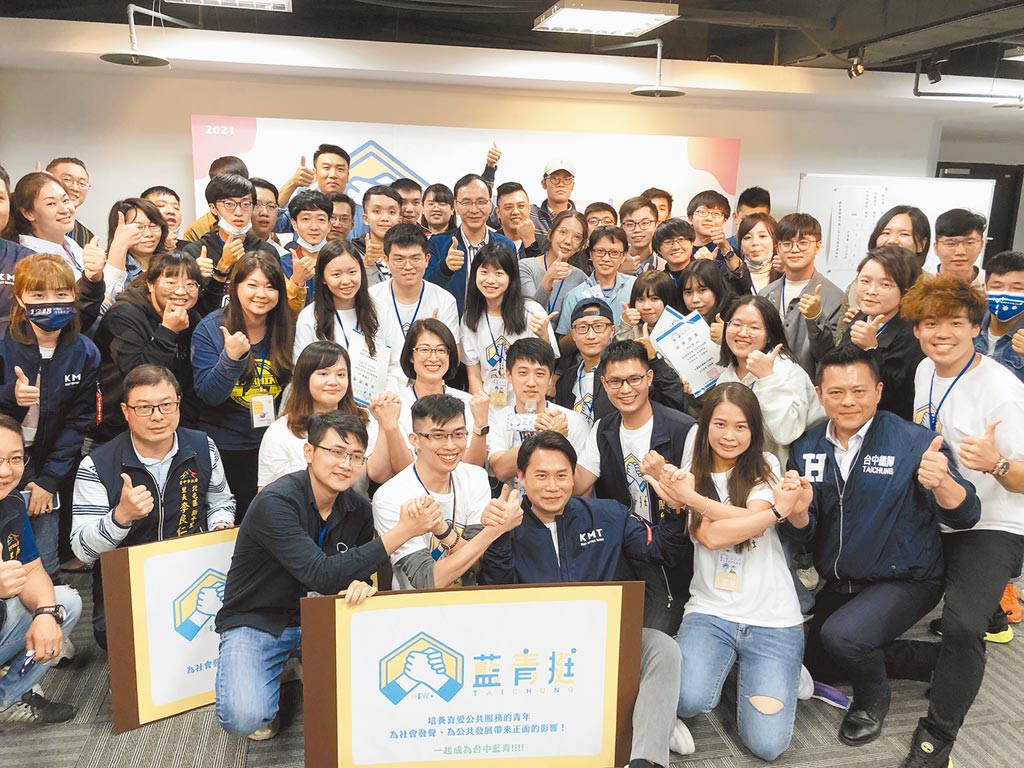 台中市文化基金會主辦的「第一屆藍青挺青年培訓營」。國民黨主席朱立倫與青年對談，希望有理想為台灣、中華民國打拚的年青人加入國民黨。（陳世宗攝）