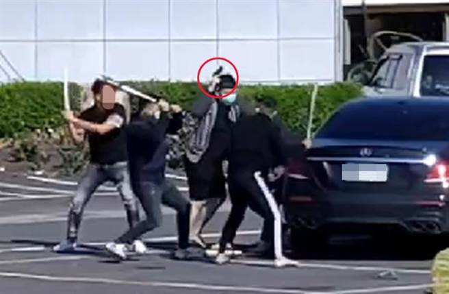 云林县虎尾镇14日发生聚眾斗殴，其中一人为议员顏旭懋之子。（截自记者爆料网影片）