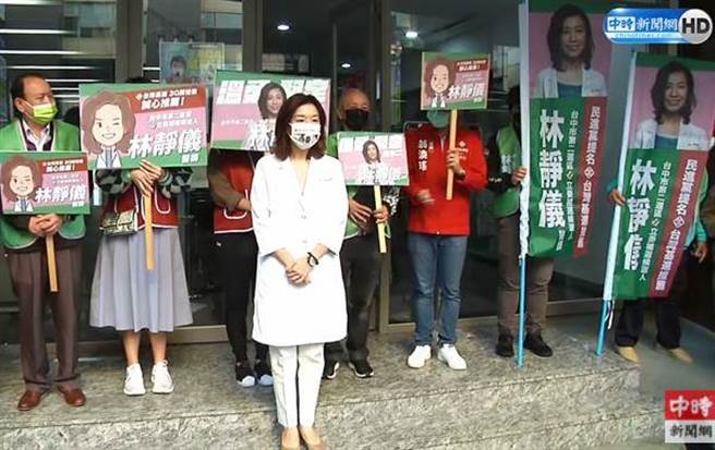 台中第二選區立委補選，林靜儀一早登記參選。(取自中時新聞網直播)
