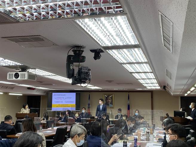 立法院社福及卫环委员会今日审查劳动部111年度预算编列情形。（李柏澔摄）