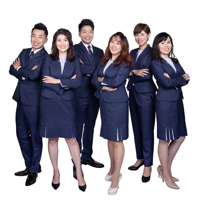 全球人寿六位青年军代表（由左至右分别为庄雍帆、翁子雅、锺宏斌、王湘绚、黄綉云、余淑芳）现身各场「服务接班人计画」职涯说明会，分享自身经验。（图/全球人寿提供）