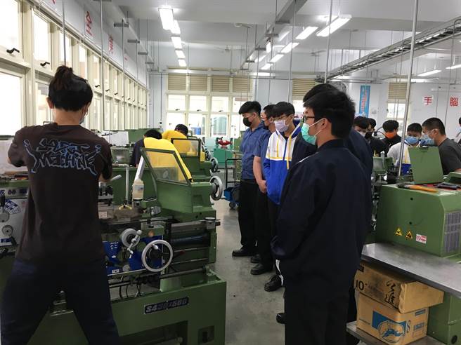 神岡高工日前舉辦工科技藝友誼賽，為明年全國競賽做準備。(神岡高工提供)