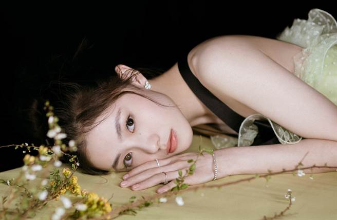 最新任「谋女郎」刘浩存，气质空灵，被封为「周冬雨接班人」。(翻摄自刘浩存官方工作室微博)