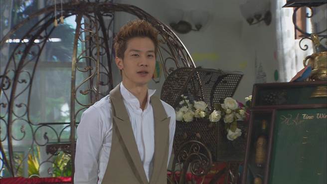 薛仕凌在《爱上巧克力》演出年轻店员。（中视提供）