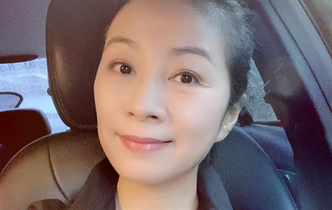 女星方文琳在臉書分享遭超跑夾殺的經驗，引人省思。（圖／FB@方文琳）