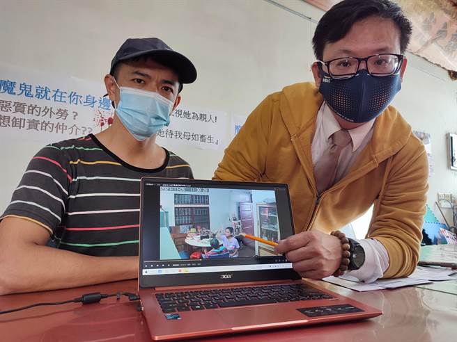 15日雇主曹先生在县议员曹嘉豪的陪同下，举行记者会，控诉看护Lina恶行。（吴建辉摄）