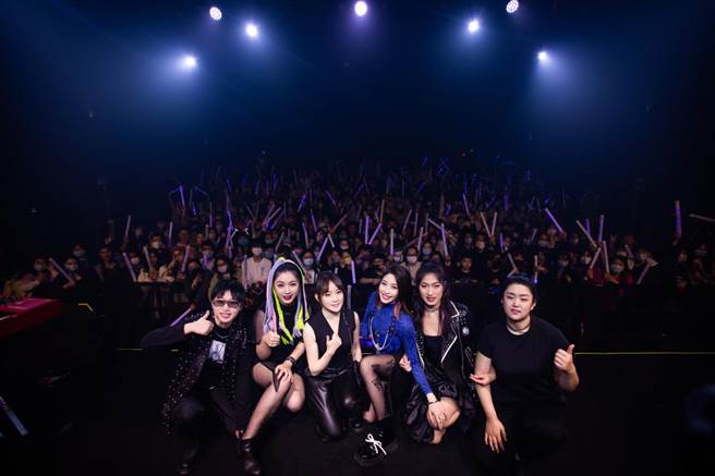 袁詠琳生日演唱會成員全是女生，大展girls power。（杰威爾音樂提供）