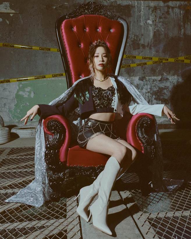 袁詠琳唱出獨立率性自我無畏態度。（杰威爾音樂提供）