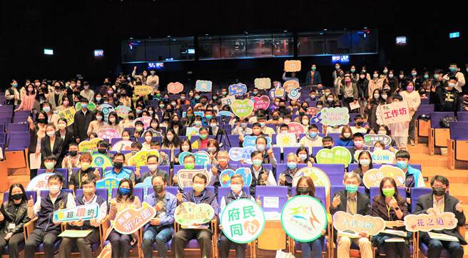 台中市建設局15日舉辦「公園新時代」論壇，以新時代精神，深入探討公園環境、共融哲學及前瞻議題的未來發展，刻劃公園新時代願景。（台中市府提供／盧金足台中傳真）