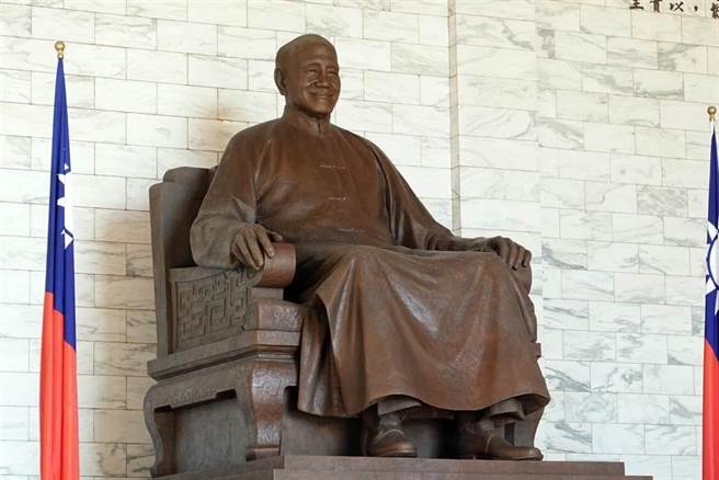 中正紀念堂蔣中正銅像。（資料照／姚志平攝）