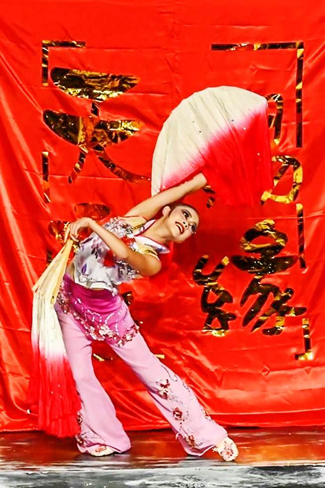 新竹縣學生舞蹈比賽，國中民俗舞個人組由竹東國中張鈞雅奪得第1名。（縣府提供／羅浚濱新竹傳真）