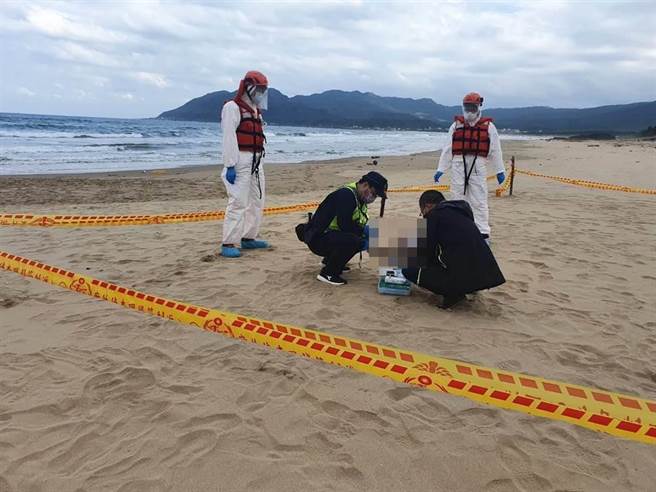 警方封锁现场，调查死者身分。（民眾提供）