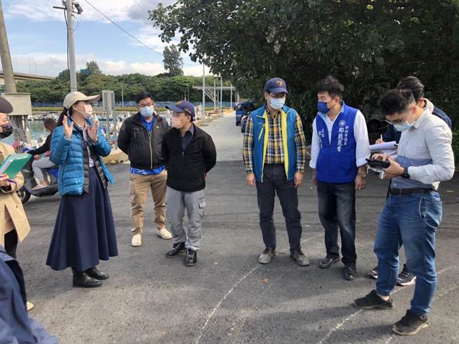 台61线台北港联络道到下罟子渔港便道，工程近期完工，市议员郑戴丽香15日举办会勘（戴上容摄）