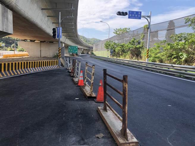 台61线台北港联络道到下罟子渔港便道，工程近期完工，市议员郑戴丽香15日举办会勘（戴上容摄）