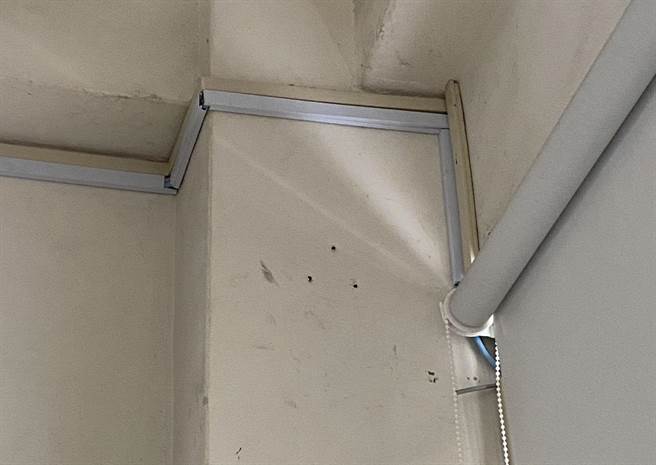 嘉义市某国小教室安装监亲器，目前已拆除。（蔡文旭议员提供）