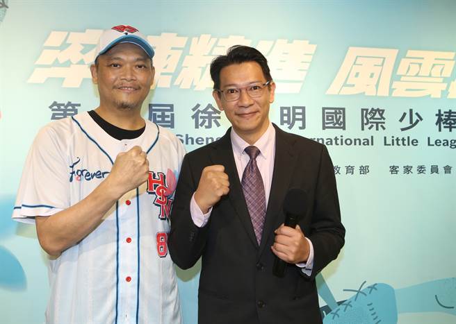 潘忠韦（左）与徐展元将一起转播第9届徐生明杯冠军战。（陈怡诚摄）