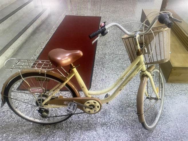 竹南警分局查獲黃姓男子涉嫌連續行竊自行車，起出多部贓車。（竹南警分局提供／謝明俊苗栗傳真）