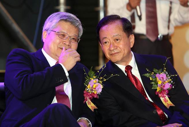 蒋尚义上周闪辞中芯副董座，引发市场震撼，图右为蒋尚义。(图/中时资料照)