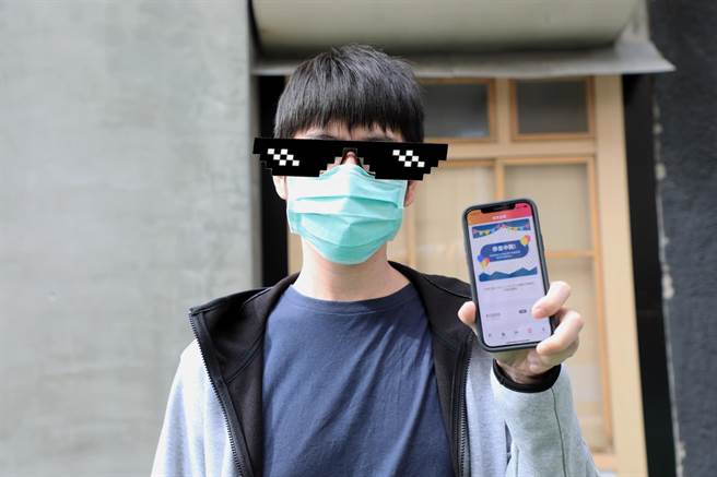 台中購物節加碼百萬幸運得主現身，住在 西屯工程師買一萬兩千元手錶中百萬。（台中市府提供／盧金足台中傳真）