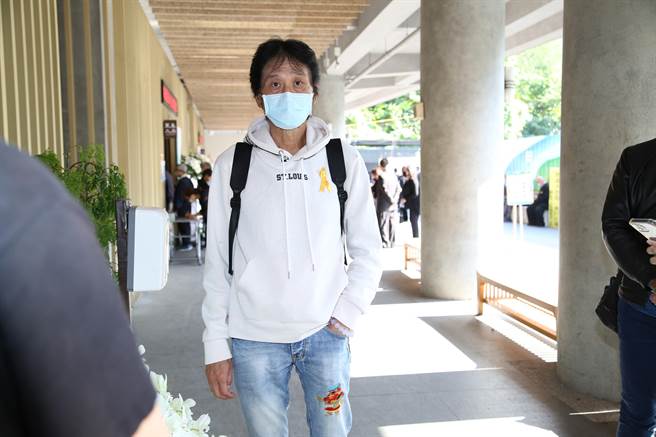 喜翔出席张国栋告别式。（陈俊吉摄）