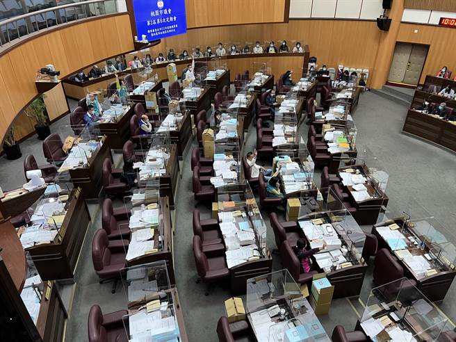 復兴开发温泉，蓝忧破坏环境，绿讚助当地观光，桃议会激烈攻防。(蔡依珍摄)