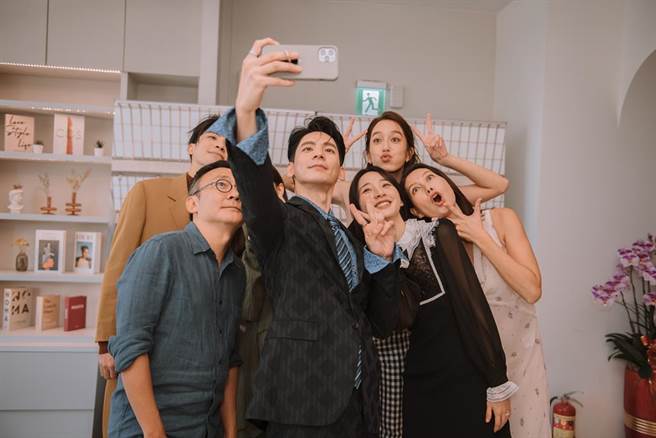 《青春弒戀》由何蔚庭執導，林柏宏、李沐、陳庭妮、林哲熹、丁寧及姚愛寗主演。（圖／LiTV、星泰國際娛樂提供）