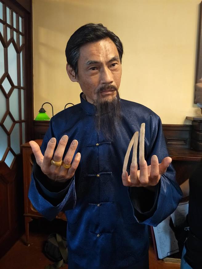 夏靖庭在《茶金》的「凤爪」引发网友热议。（公视提供）