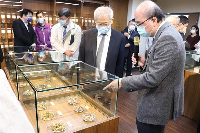 長庚大學「中醫藥教學館」15日揭幕啟用。(蔡依珍攝)