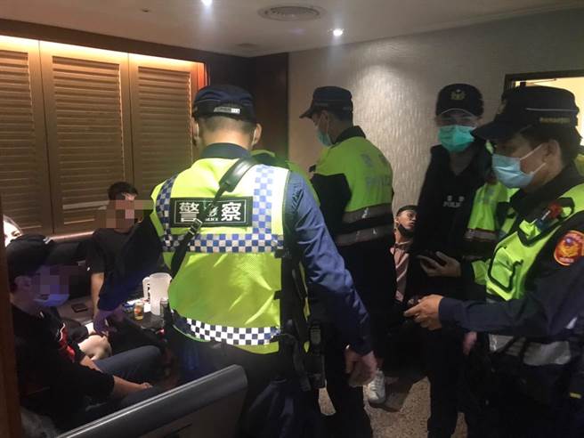 新北市永和警分局于今（15日）晚间规划执行「扩大临检」勤务。（永和警分局提供）