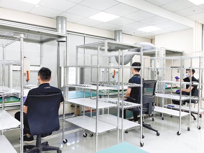 立玺科技的专业代工点胶服务，开创点胶机事业蓝海版图。图／业者提供