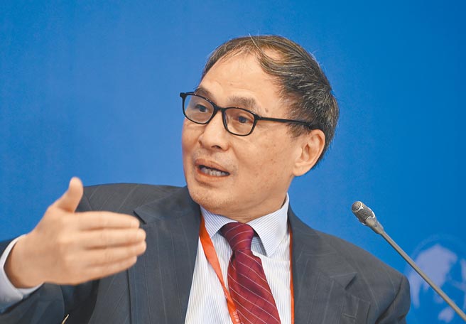 香港中文大學（深圳）全球與當代中國高等研究院院長鄭永年指出，美國對中國的合作、競爭、對抗，甚至是圍堵，都是為了增進美國國家利益最大化，弱化中國的發展。他不認為當前中美關係回暖了。（中新社）