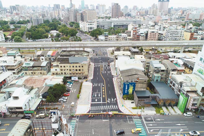 台中市国光路地下道11月15日起，全线开通；提供市民四通八达的交通网络。（台中市政府提供／陈世宗台中传真）