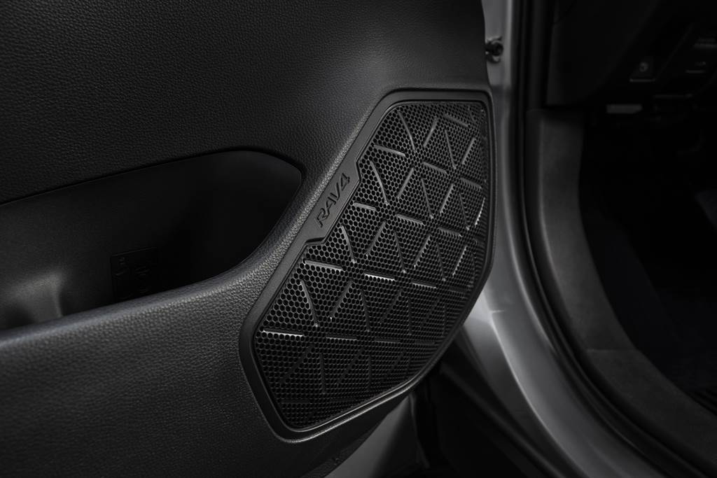 小針美容依舊戰力滿點！Toyota RAV4美規2022年式樣新增全新LED頭燈、SE Hybrid設定。(圖/CarStuff提供)
