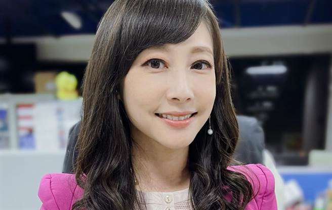 主播吳宇舒外型亮眼、播報專業，獲得大批觀眾喜愛。（圖／FB@吳宇舒）