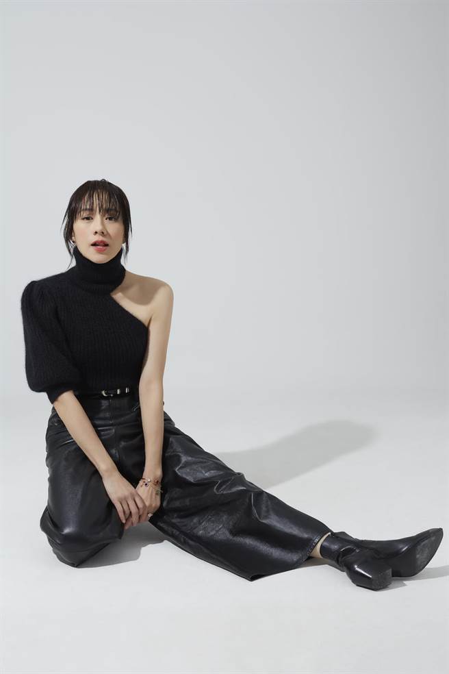 林嘉欣美得很紮實，散發盈滿溫柔堅毅魅力。（寰亞藝人經紀提供） 