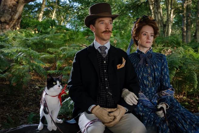 ↑ 班奈迪克康柏拜区（左）与克莱儿芙伊在《天才猫奴画家》大谈不被祝福的姊弟恋。（双喜电影提供）