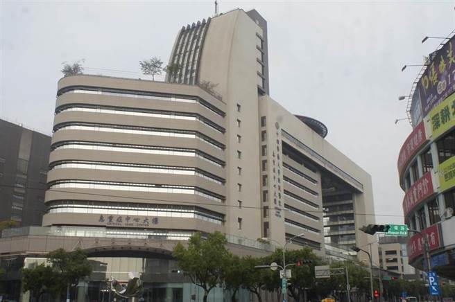 台中一名国一女学生在校坠楼，送中国附医抢救不治，让父母悲痛万分。（中时资料照 冯惠宜摄）