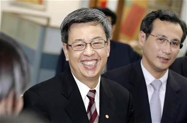 接種2劑高端疫苗的前副總統陳建仁，15日晚間啟程訪問波蘭、立陶宛，讓外界好奇該如何入境。(資料照片)
