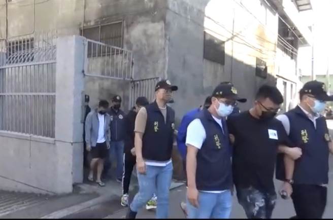 警方今將洪等5人依毀損罪及聚眾鬥毆移請台中地檢署偵辦。（民眾提供）