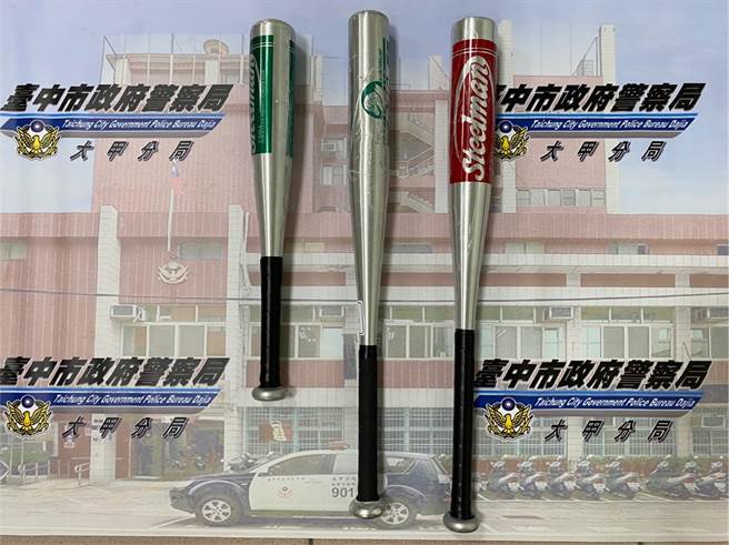 警方查扣3支棒球棍。（警方提供）