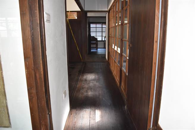 东村宿舍是1栋标准的日式木造平房。（谢明俊摄）