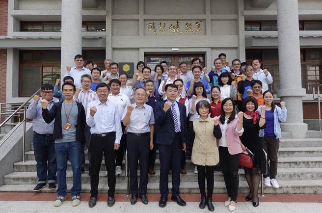 国中教育会考试务会第一次委员会议宣布明年台南区国中教育会考筹备起跑，由台南一中主办。(台南一中提供／曹婷婷台南传真)